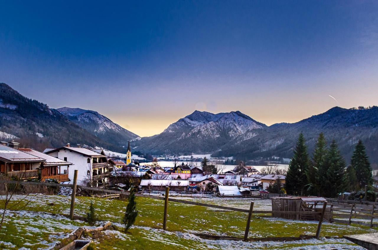 Kontaktlos - Ruhige Chalets mit Seeblick in zentraler Lage by stayFritz Schliersee Exterior foto